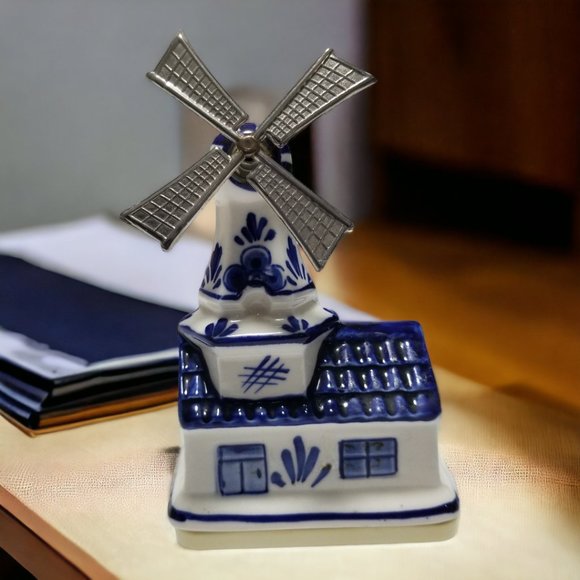 Delft Blue and White Ceramic Windmill Music Box with Revolving Metal Blades. - Picture 7 of 7